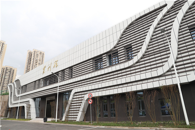 重慶公共運輸職業(yè)學(xué)院優(yōu)化教學(xué)架構(gòu)，設(shè)立六個二級學(xué)院以強化技術(shù)服務(wù)